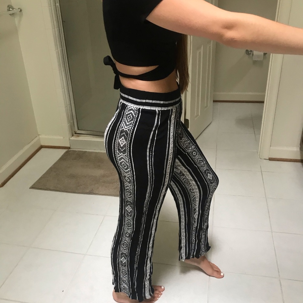 Printed flowy pants